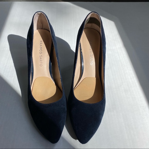 Navy suede heels - Picture 1 of 5